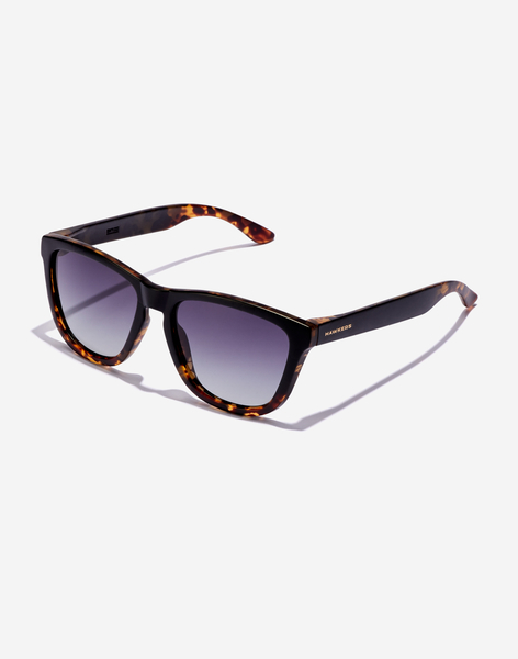gafas de sol de pasta negro y lentes azules