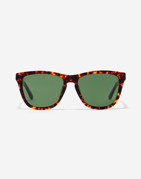 gafas de sol de pasta negro y lentes azules